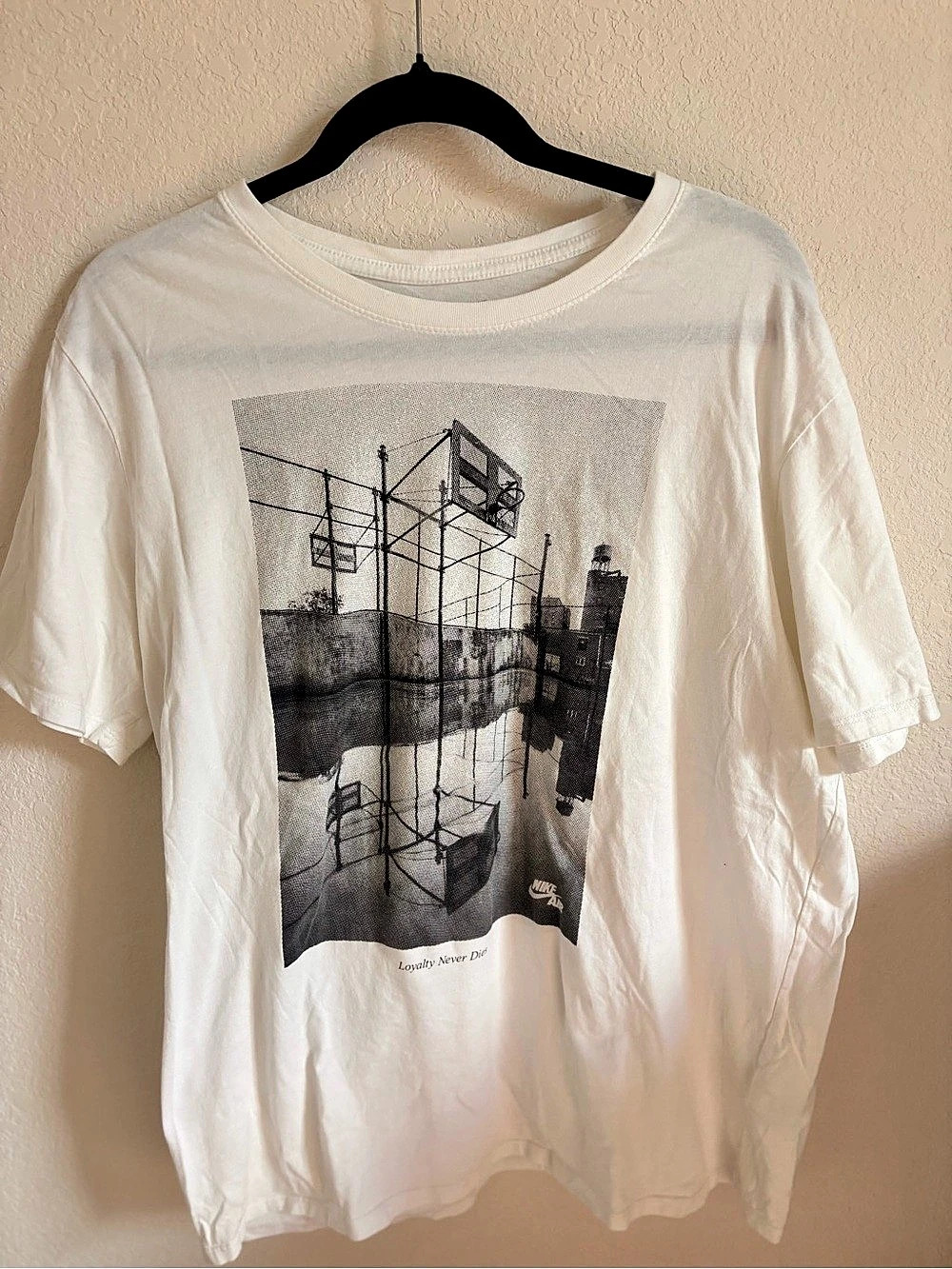 Nike Air Loyalty Never Dies Basketball Court Graphic T Shirt Men XL White